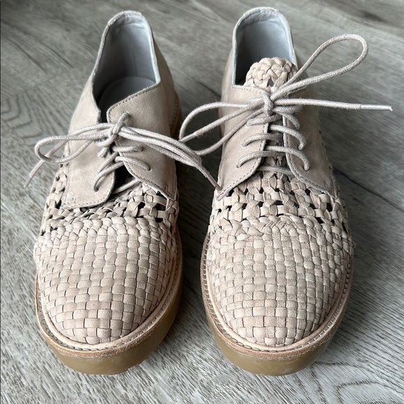 NEW! Eileen Fisher Beige Woven Lace-Up Shoes - Picture 1 of 8